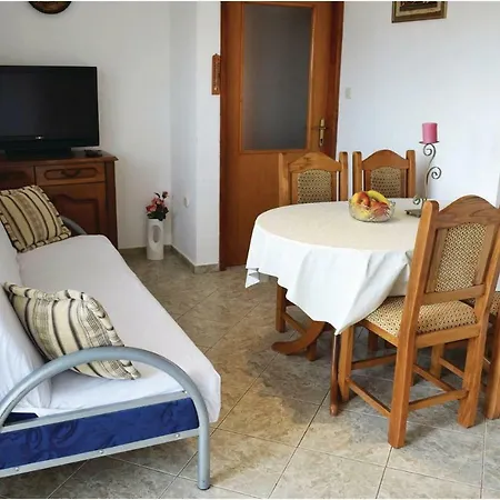 Apartamento Two-bedroom In Petrčane